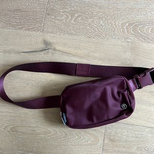 Lululemon belt bag in Wine